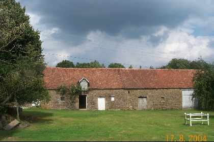 GITE THAT COMES WITH HOUSE ABOVE...